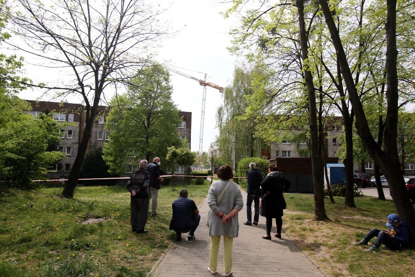 Dźwig na budowie w Tychach niebezpiecznie się przechylił