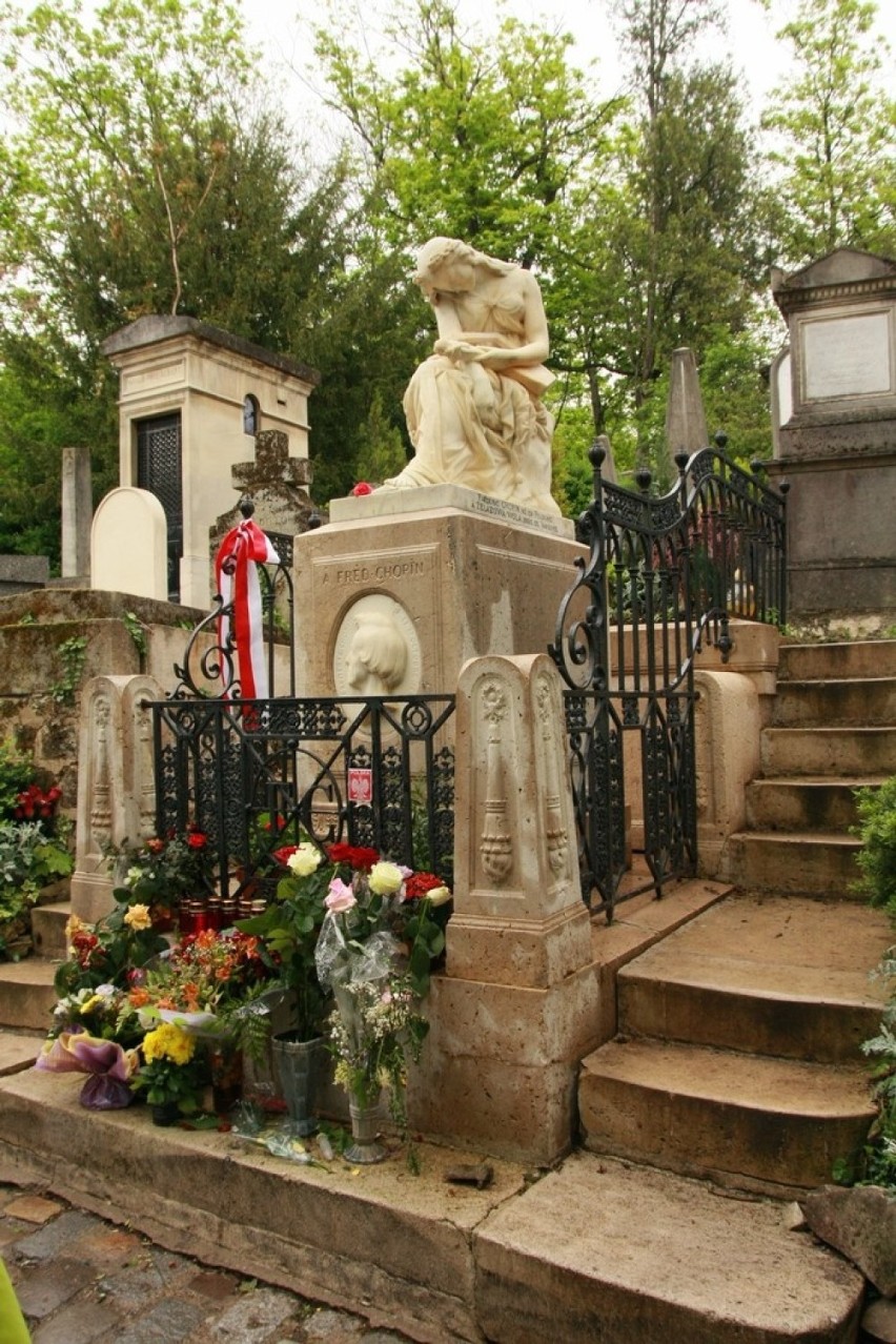 Père-Lachaise to najbardziej znany cmentarz w Paryżu.
