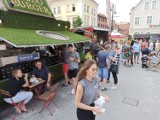 Rawicz. Trwa II Rawicki Rynek Smaków, czyli czyli zlot foodtrucków na rynku. Możesz poznać kuchnię całego świata [ZDJĘCIA]