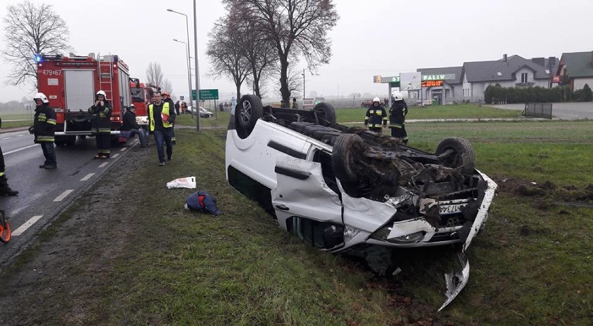 Groźny wypadek w Grążowicach na drodze krajowej nr 12. Cztery osoby ranne [ZDJĘCIA]