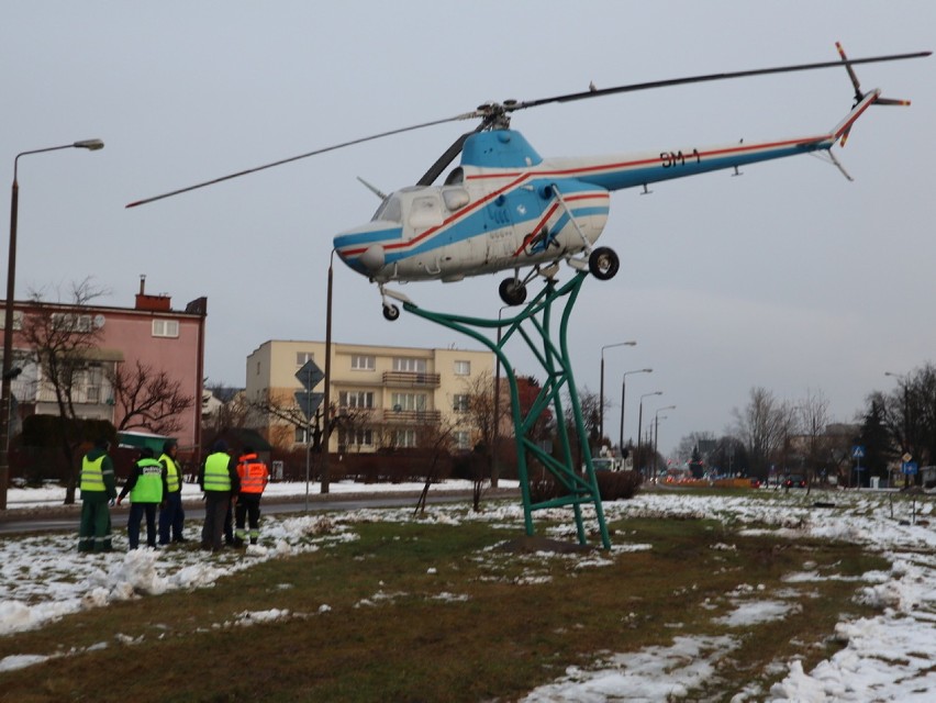 Świdnik od dziś bez słynnego helikoptera!  Zobacz zdjęcia z demontażu pomnika SM-1