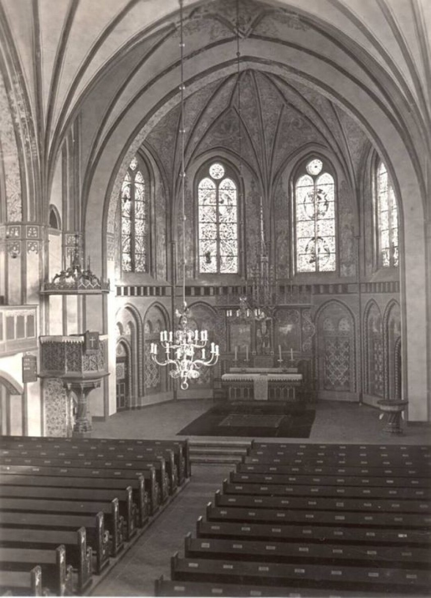 Ołtarz w kościele Mariackim w Szczecinku przed wojną
