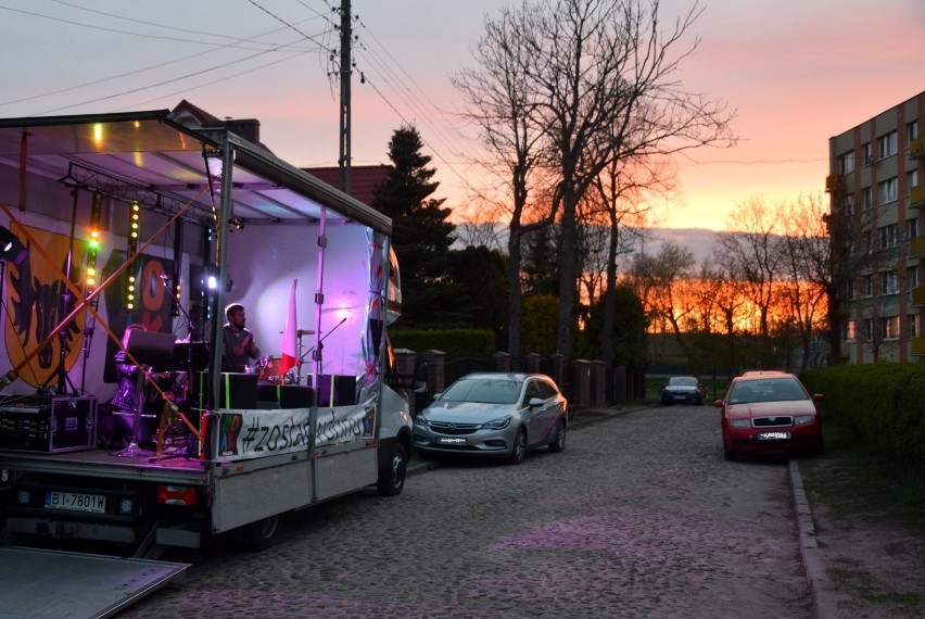 Mobilny koncert w Wasilkowie. MOAK-owy koncertobus objechał miasto                                         