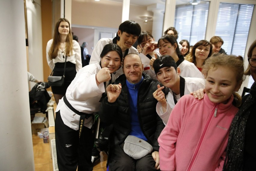 Taekwondo, taniec z wachlarzami i k-pop w konińskim ratuszu. Dzień Kultury Koreańskiej za nami [ZDJĘCIA]