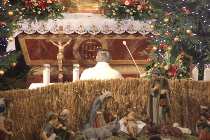 KROTOSZYN: Niesiemy dobrą nowinę.Właśnie narodził się Jezus Chrystus, czyli pasterki za nami [ZDJĘCIA]