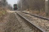 Tragiczny wypadek na przejeździe kolejowym w Ozorkowie. Pociągi jeżdżą objazdami [ZDJĘCIA]