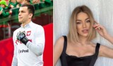 Bramkarz reprezentacji Polski zaręczony z influencerką, Karoliną Wójcik. Dostrzegły ją światowe media