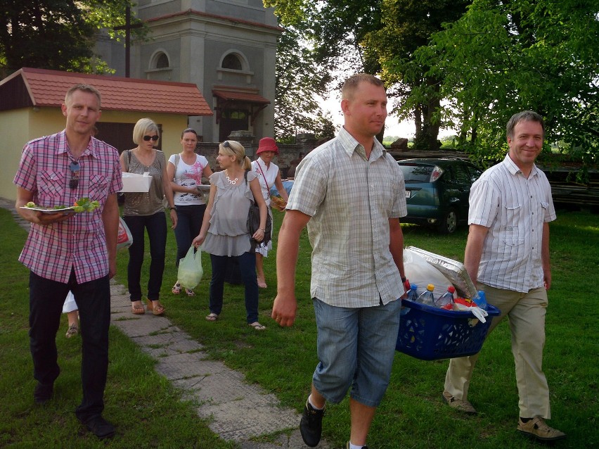 Oświata - Nauczyciele z ZSU-G pożegnali rok szkolny na probostwie!