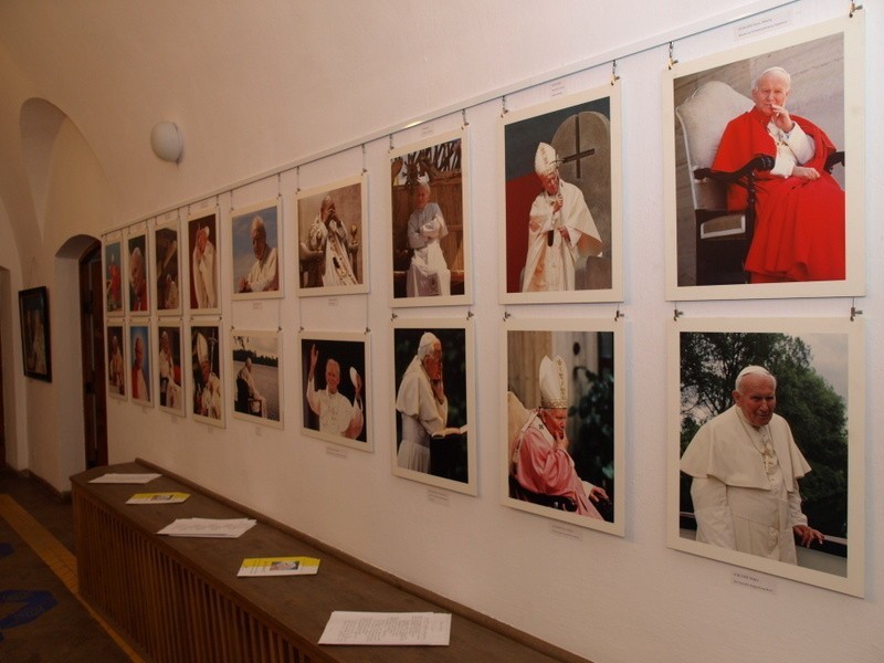Bytów: Wystawą uczcili siódmą rocznicę śmierci Papieża [ZDJĘCIA]