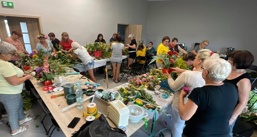 Gmina Wierzbica. To były niezwykle kolorowe i pachnące warsztaty florystyczne. Zobacz zdjęcia