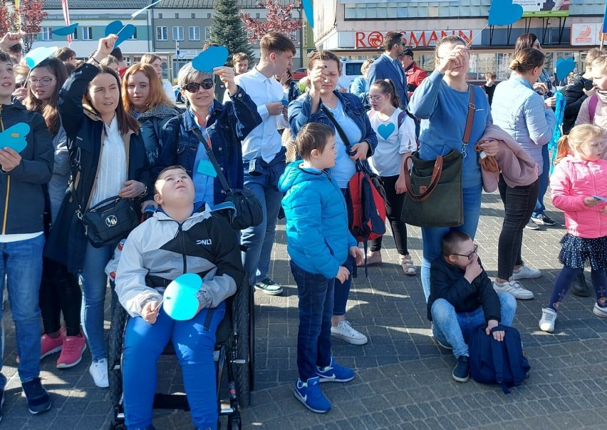 Ulicami Wielunia przeszedł Niebieski Marsz dla Autyzmu