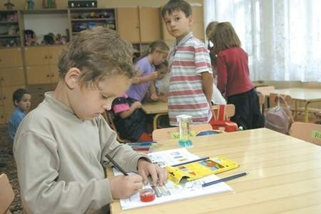 Uczniowie &amp;#8222;zerówki&amp;#8221; w SP nr 1. Na pierwszym planie Wojtek Stawicki i Piotrek Graca. Fot: Olgierd Górny