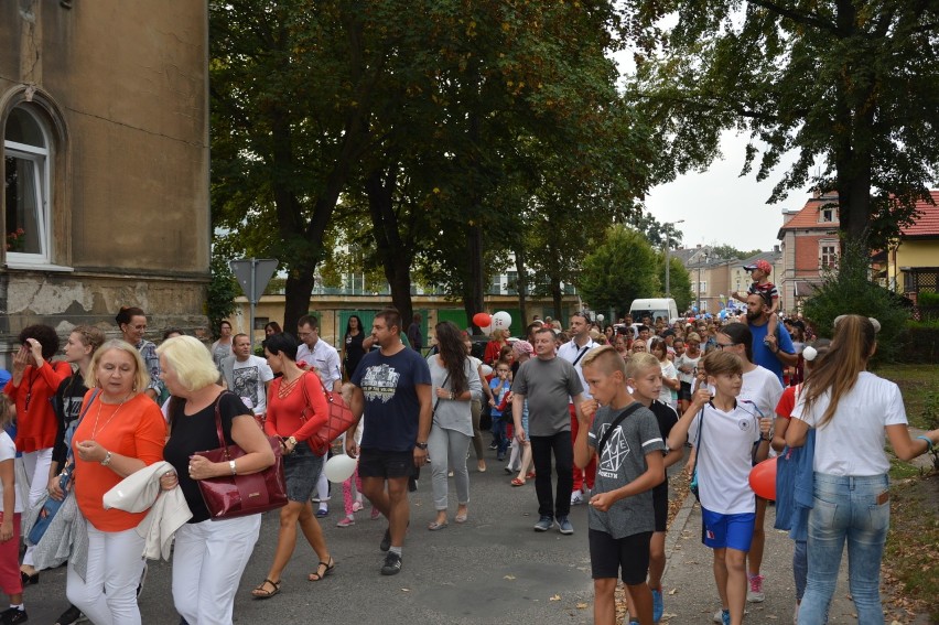 Barwny korowód rozpoczął żagański Jarmark Michała. Poszukaj siebie na zdjęciach!