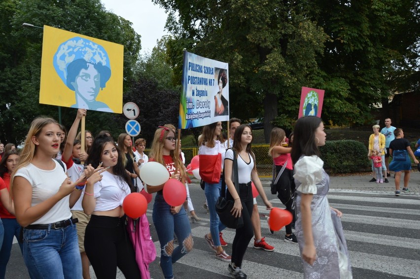 Barwny korowód rozpoczął żagański Jarmark Michała. Poszukaj siebie na zdjęciach!