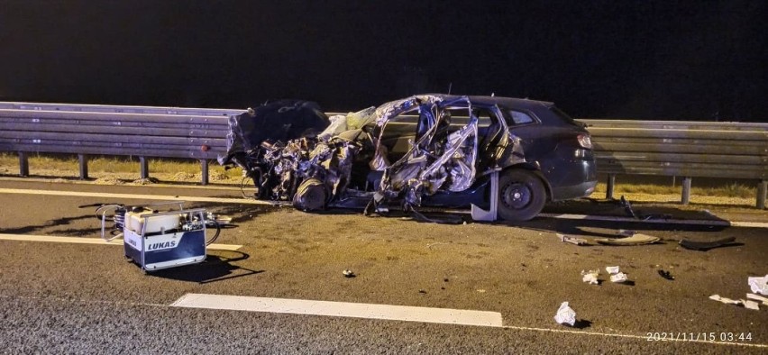 Wypadek na A4 w Gorliczynie w pow. przeworskim. Ukrainiec jechał pod prąd i spowodował czołówkę. Był pijany i nie miał prawa jazdy [ZDJĘCIA]