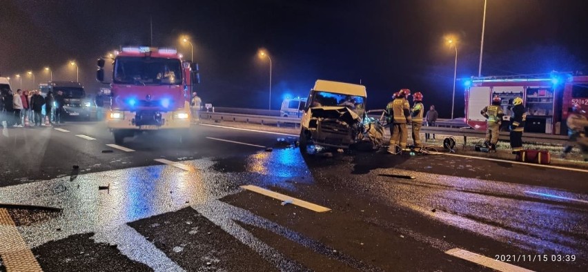 Wypadek na A4 w Gorliczynie w pow. przeworskim. Ukrainiec jechał pod prąd i spowodował czołówkę. Był pijany i nie miał prawa jazdy [ZDJĘCIA]