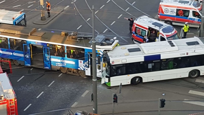 Groźny wypadek na Bramie Portowej. Są ranni! [DUŻO ZDJĘĆ, WIDEO]