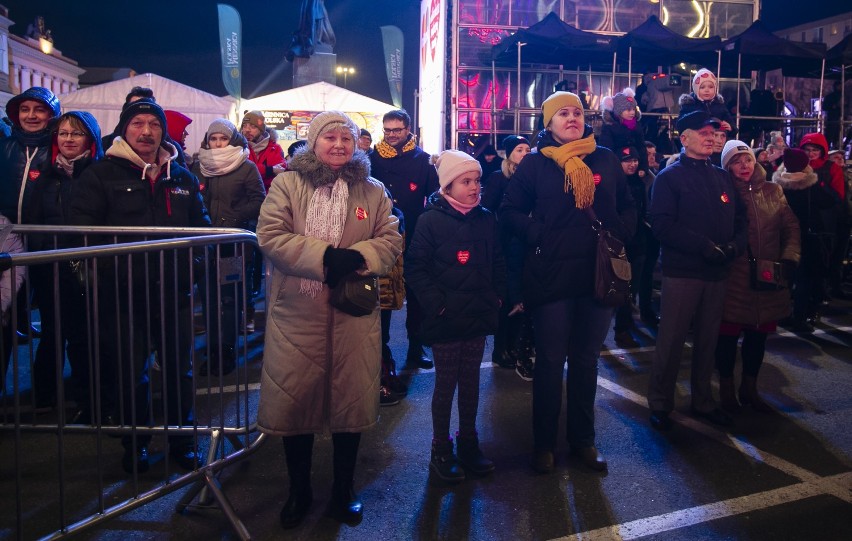 WOŚP 2020, Warszawa. Wielka scena na pl. Bankowym. Tłum ludzi i kilka godzin koncertów [ZDJĘCIA]