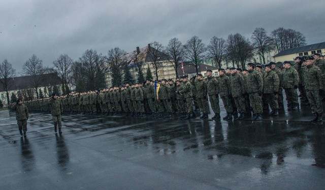 Początek grudnia to także czas podsumowania tegorocznych wysiłków. Za szczególne osiągnięcia podczas pełnienia służby wojskowej w Wojskach Lądowych zgodnie rozkazem Dowódcy Generalnego Rodzajów Sił Zbrojnych generała dywizji Jarosława Miki, Odznaką Honorową Wojsk Lądowych wyróżniony został kapitan Łukasz Doliński, dowódca kompanii rozpoznawczej Ułanów Wielkopolskich.