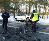 Wypadek w Rozgartach. Jedna osoba zginęła, dwie zostały ranne [ZDJĘCIA]