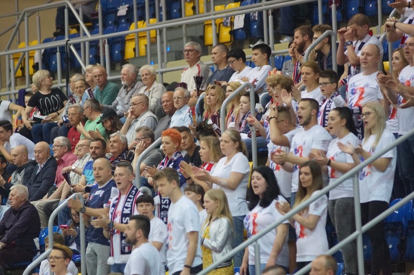Kibice Energa MKS Kalisz podczas meczu Sandra SPA Pogoń Szczecin podziękowali zawodnikom za sezon. ZDJĘCIA