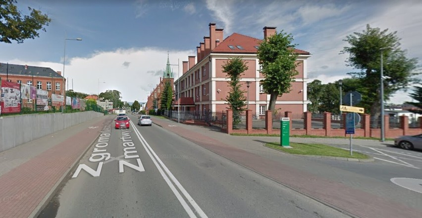 W 1992 roku ulicę J. Kujacha zmieniono na Zgromadzenie...