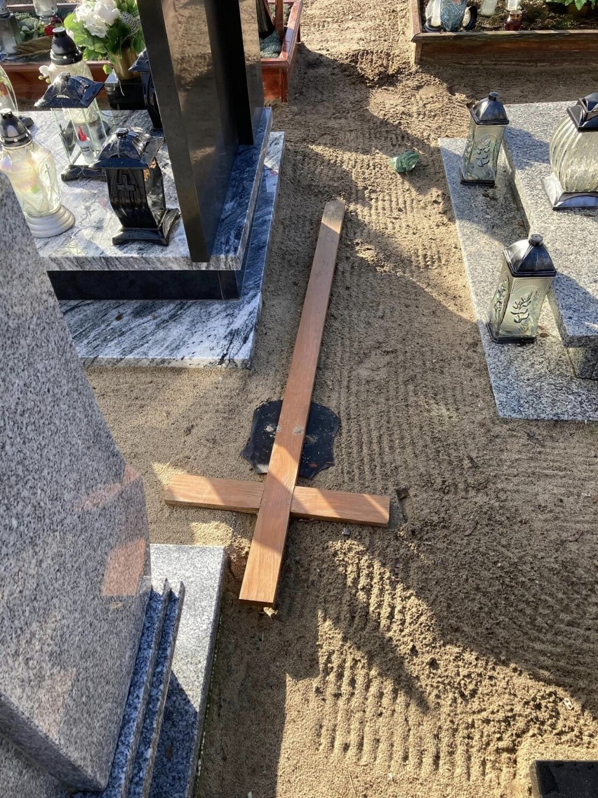 Po akcie wandalizmu na cmentarzu w Świerczynie pojawią się kamery. By nie powtórzyło się tam demolowanie grobów