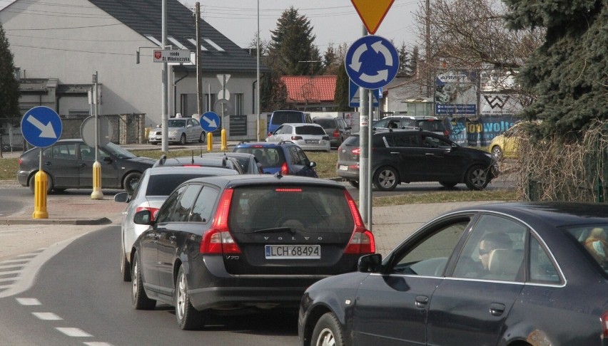 Uwaga kierowcy. Zakorkowany północno-zachodni wyjazd z Kielc. Co się stało?