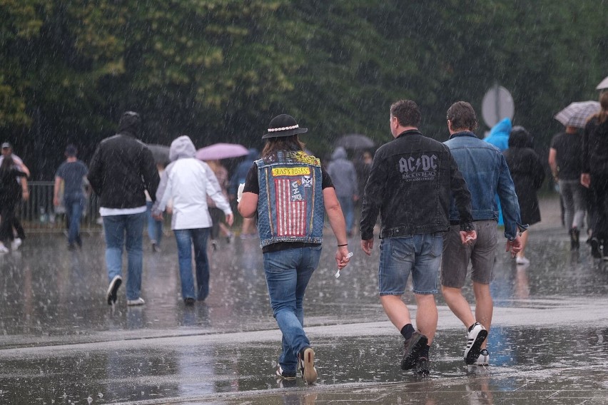 Koncert Guns N' Roses w Warszawie. Tłumy miłośników rocka przybyły na Stadion Narodowy