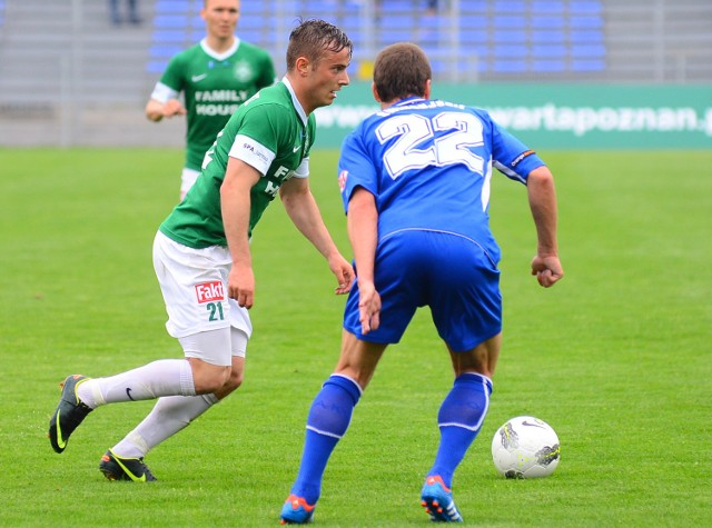 Marcin Trojanowski (z lewej) strzelił bramkę dla Warty, ale punkty i tak pojechały do Świnoujścia...