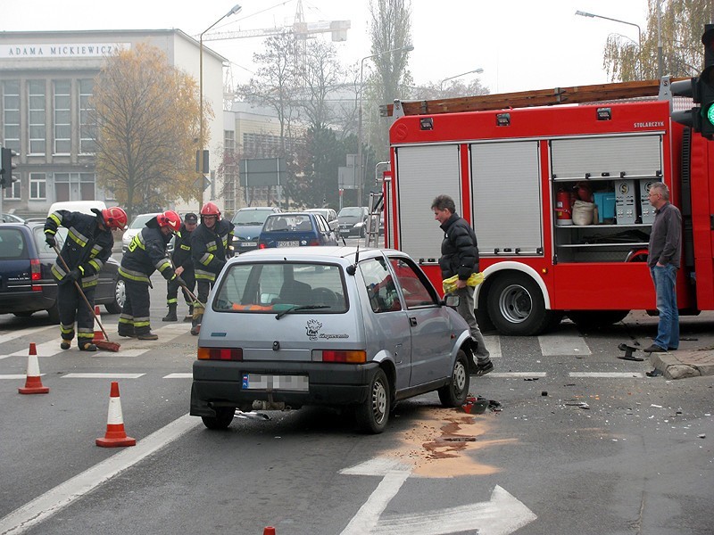 Kalisz: Wypadek w udziałem karetki na skrzyżowaniu ulic Nowy Świat, Ułańskiej i Legionów. ZDJĘCIA