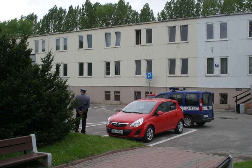 W rumskim Urzędzie Miasta ewakuowano pracowników i petentów. Fałszywy alarm bombowy? [ZDJĘCIA]