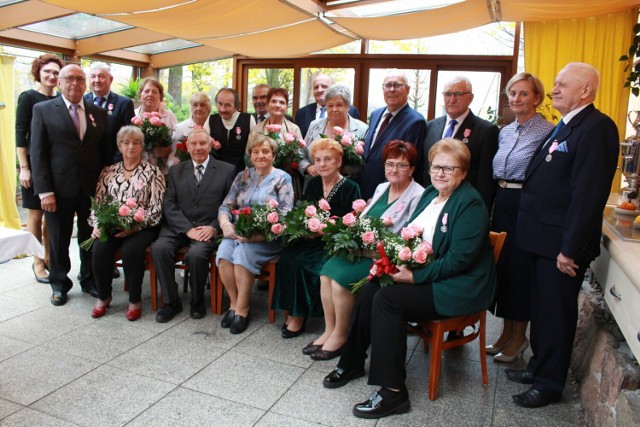 W gminie Dolsk świętowano jubileusze Złotych i Diamentowych Godów. Życzenia jubilatom złożyła burmistrz Barbara Wierzbińska