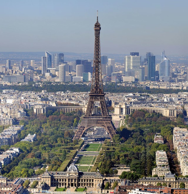 CEL : PARYŻ

Stolica i największa aglomeracja Francji, położona w centrum Basenu Paryskiego, nad Sekwaną. Miasto stanowi centrum polityczne, ekonomiczne i kulturalne kraju. Znajdują się tu liczne zabytki i atrakcje turystyczne, co powoduje, że Paryż jest co roku odwiedzany przez ok. 30 milionów turystów.

W październiku do Paryża dolecimy liniami EasyJet. Już od 315 złotych w dwie strony!
