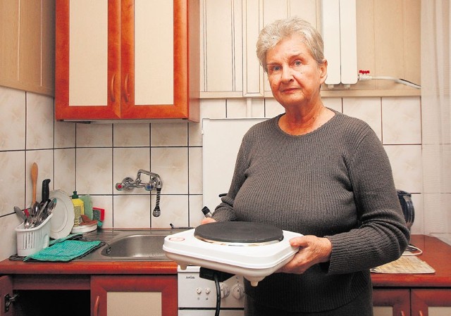 Część lokatorów, tak jak Barbara Chmielewska, zaopatrzyła się już w kuchenki elektryczne