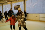 Łyżwiarskie szaleństwo na lodowisku na Stadionie w Kielcach. Mnóstwo osób spędzało czas na świetnej zabawie. Zobacz zdjęcia