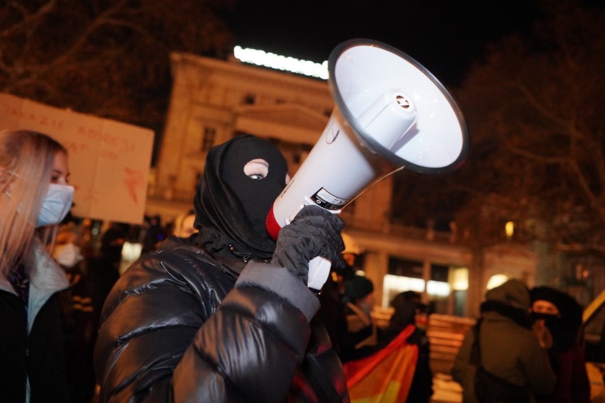 Kolejny raz kobiety wyszły protestować na ulicach Poznania....