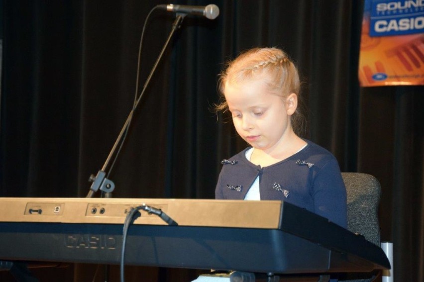 Grodzisk: koncert dzieci ze Szkoły Muzycznej Casio w Grodzisku dla rodziców i dziadków odbył się w CK "Rondo"  