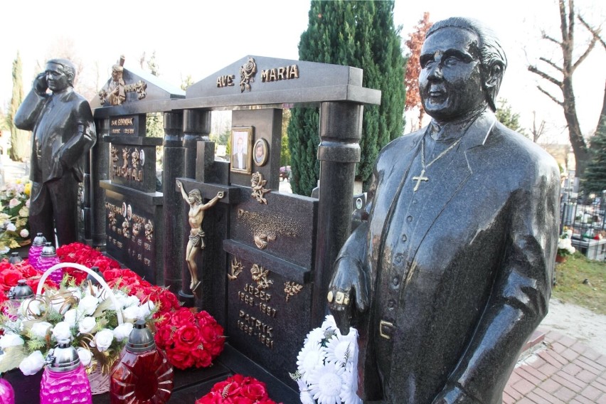 Groby Romów na cmentarzu w Świebodzicach