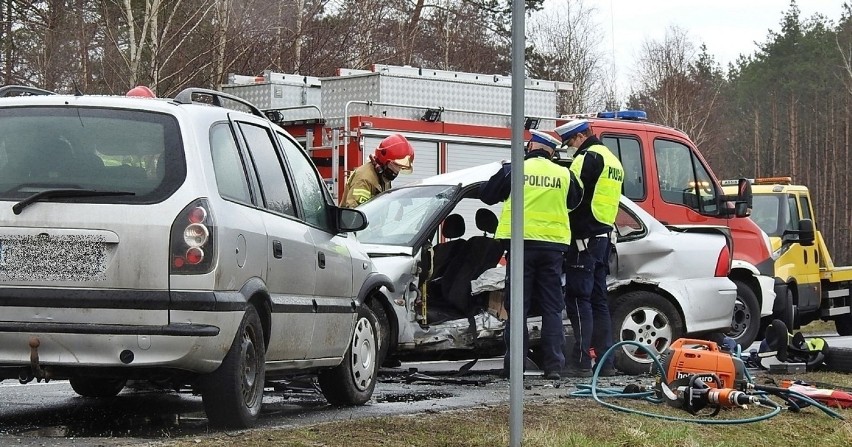 W zderzeniu aut w Gorzeniu, na trasie powiatowej Nakło –...