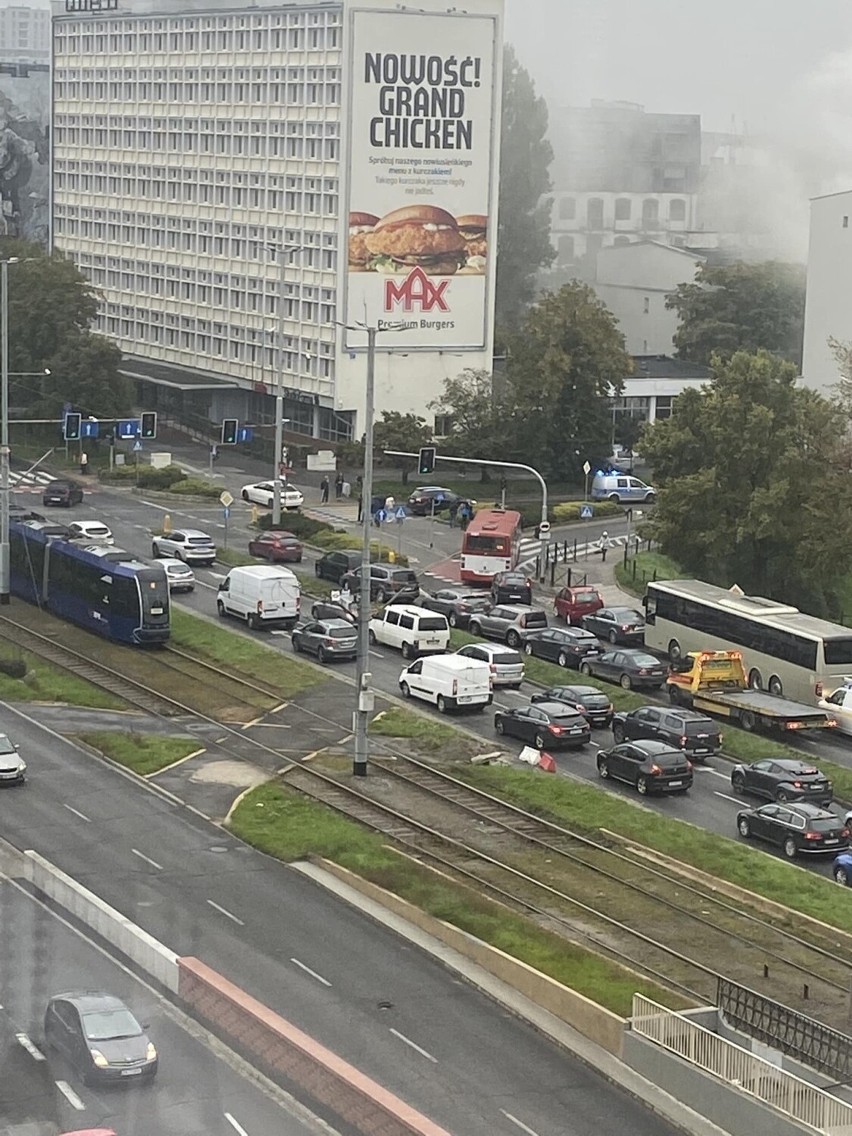 Pożar przy konsulacie Niemiec we Wrocławiu. Zarządzono ewakuację [ZDJĘCIA]