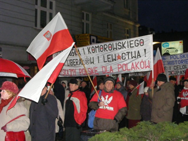 Ulicami Poznania przeszedł Marsz Pamięci Ofiar Smoleńska