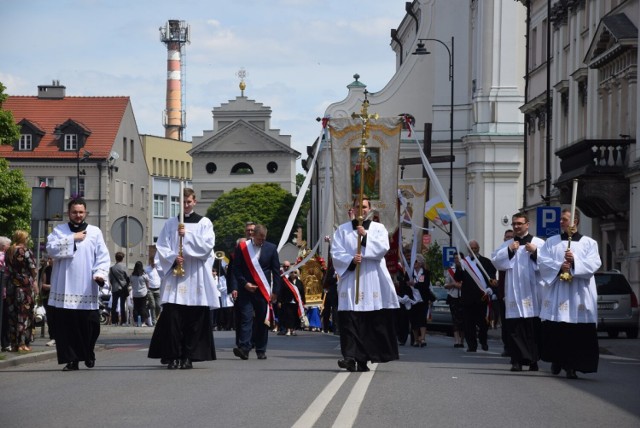Boże Ciało w Kaliszu. Msza święta na Głównym Rynku i procesja kaliskimi ulicami