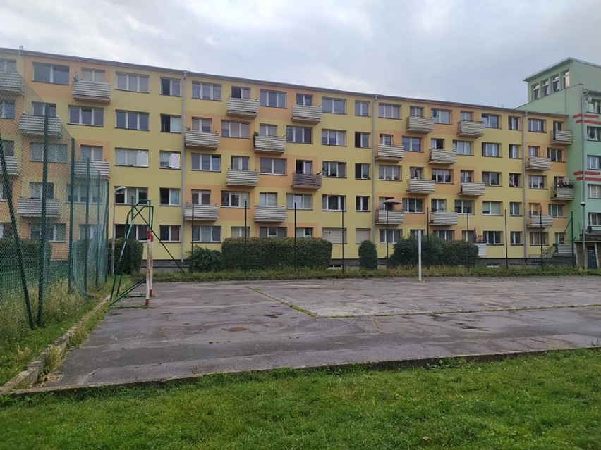 Część mieszkańców osiedla przy Malczewskiego w Kłodzku chce zlikwidowania tamtejszego boiska