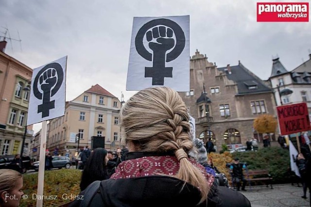 Czarny Wtorek - akcja Ogólnopolskiego Strajku Kobiet zostanie zorganizowana w Wałbrzychu dzisiaj (3 października) o godz. 17. na pl. Magistrackim