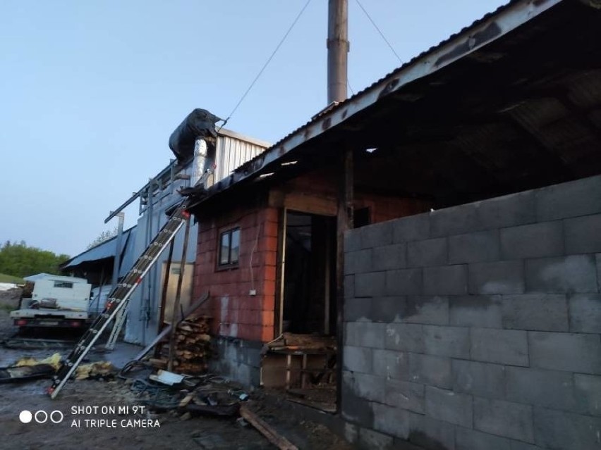 Moszczenica Wyżna pożar budynku gospodarczego. W akcji aż 55 strażaków
