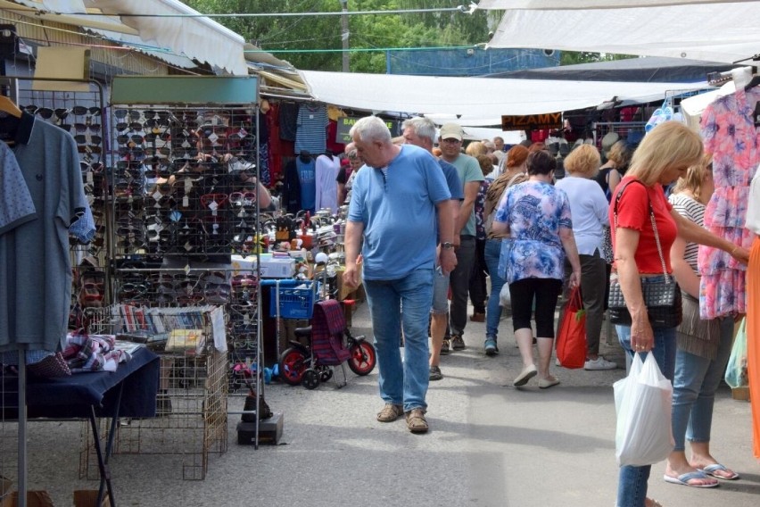 We wtorek 7 czerwca mnóstwo osób przyszło na bazary w...