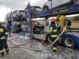 Pożar ciężarówki przewożącej samochody osobowe na S8 w okolicach Jadwigowa