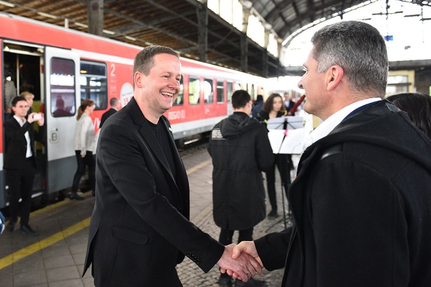 Jedyny w Europie polsko - niemiecki „Pociąg do Kultury” zatrzymał się w Legnicy [ZDJĘCIA]