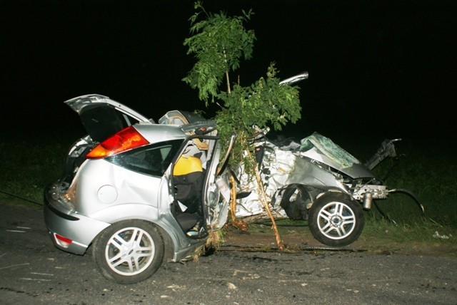 2. Śmiertelny wypadek w Józefowie koło Koźmina Wielkopolskiego. Nie żyje czworo nastolatków

Liczba odsłon: 126 252

Do tragicznego wypadku doszło w czerwcu w miejscowości Józefów (gmina Koźmin Wlkp.). Zginęły cztery osoby w wieku 16-19 lat, a dwie w wieku 15-16 lat są ciężko ranne.